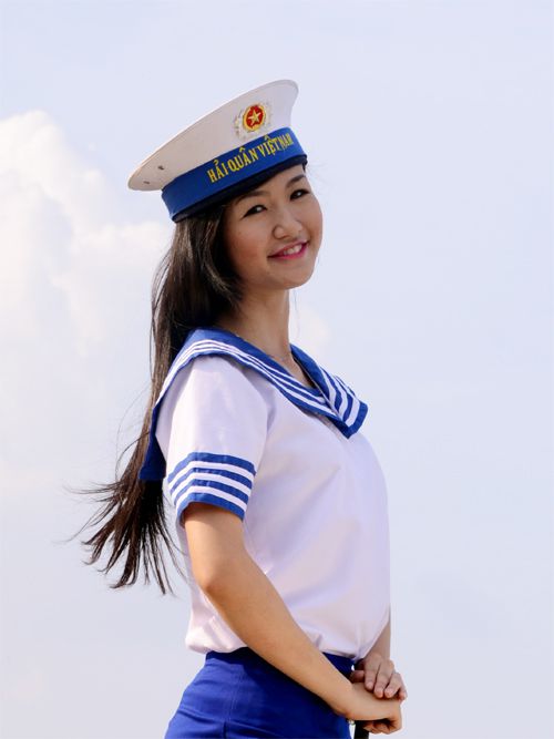 Trang phục Hải Quân nữ
