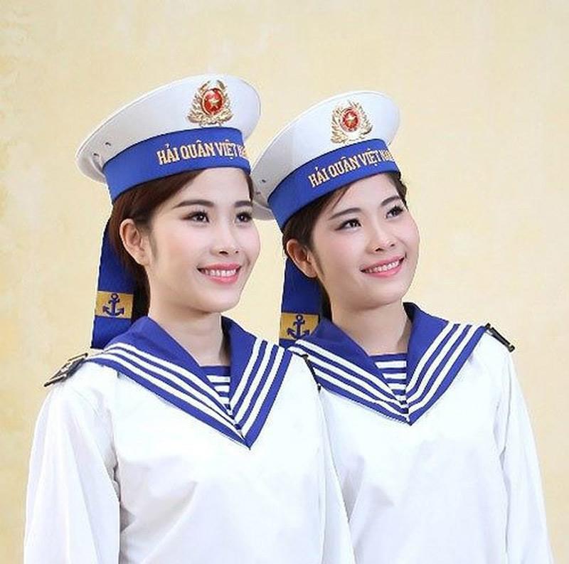 Trang phục Hải Quân nữ